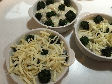 20160131ブロッコリーと牡蠣のグラタン焼く前.jpg