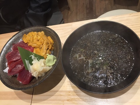 20160319まぐろうに丼.jpg